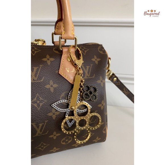 Authentic LOUIS VUITTON Goldtone Tapage Key Holder And Bag Charm - Picture 8 of 12